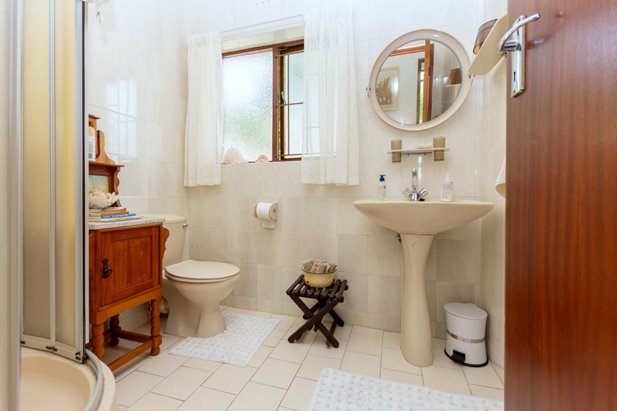 5 Bedroom Property for Sale in Middedorp Western Cape